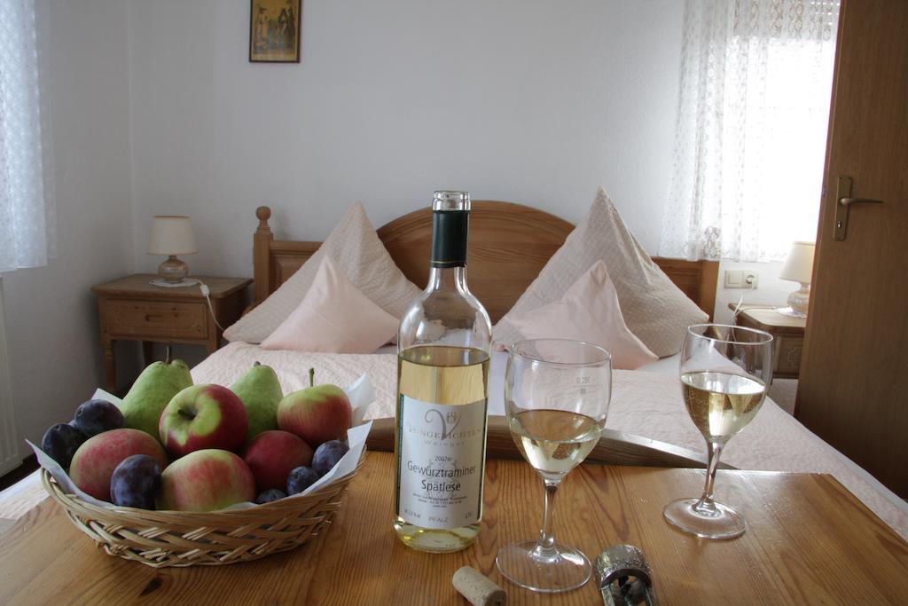 Weingut Und Gaestehaus Vongerichten Oberhausen  Room photo